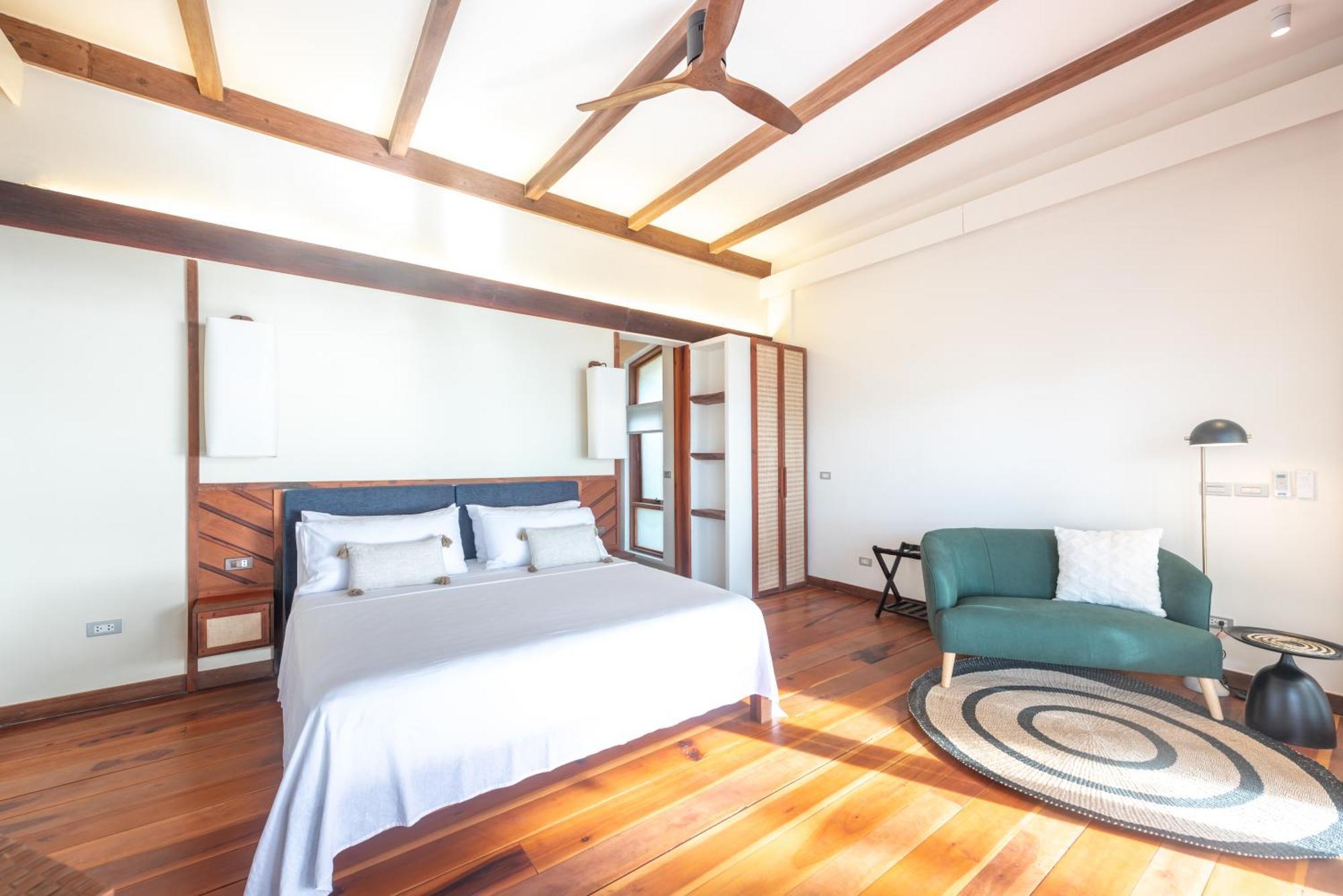 L'Osteria Luxe Beachfront B&B Генерал-Луна Экстерьер фото